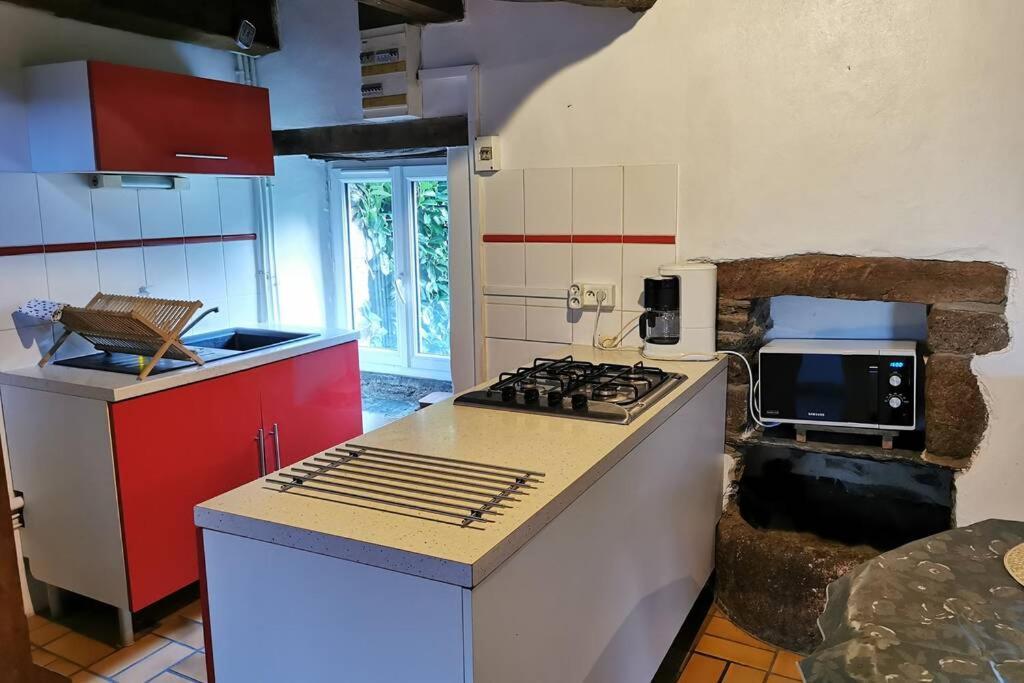 Petite Maison Dans Les Monts D'Arree Ty Coz Commana ภายนอก รูปภาพ